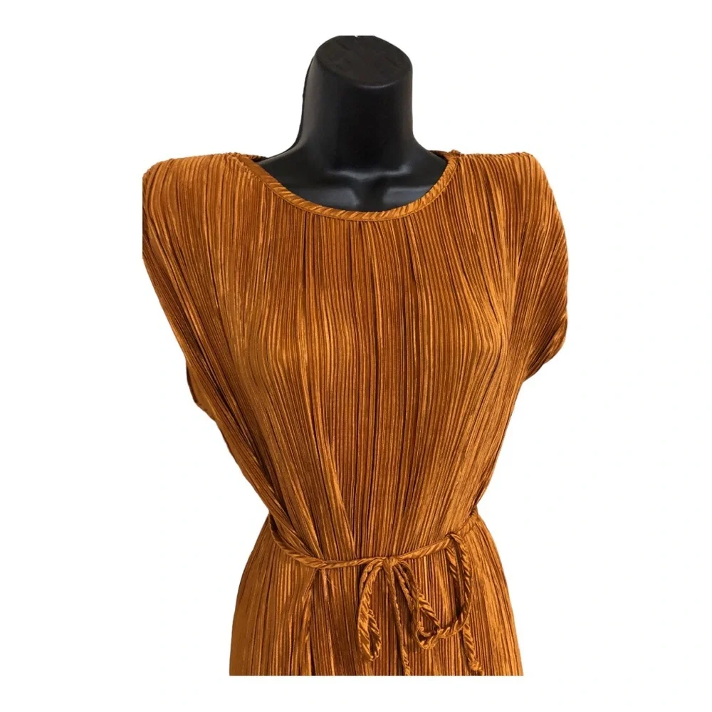 Sincerely Jules gold mustard brown pleated plisse shoulder pads dress size small